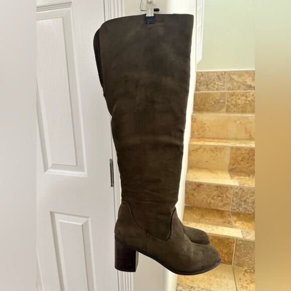JustFab Alle Over the Knee Suede Boots 👢 in Olive Green Size 8.5 - Picture 3 of 9